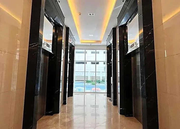 100mbps Net,unli Netflix In 75 Inch Tv In Living & Theater In 酒店 马尼拉